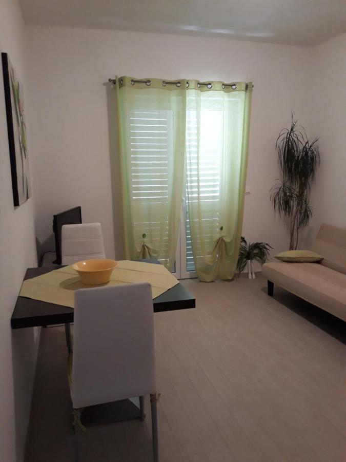 Apartment With Free And Private Parking Makarska Exterior foto